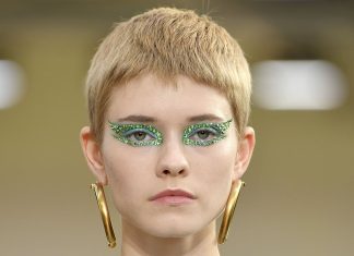 Beauty tips: apply crystals and glitter for superhero eyes